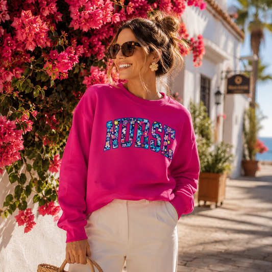 Sjuksköterska Sweatshirt | Blommig Text
