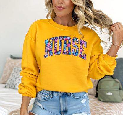 Sjuksköterska Sweatshirt | Blommig Text