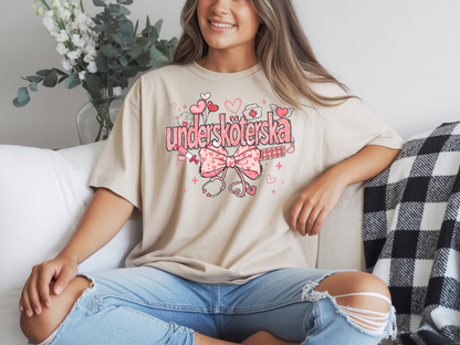 T-Shirt Undersköterska | Rosa Hjärtan